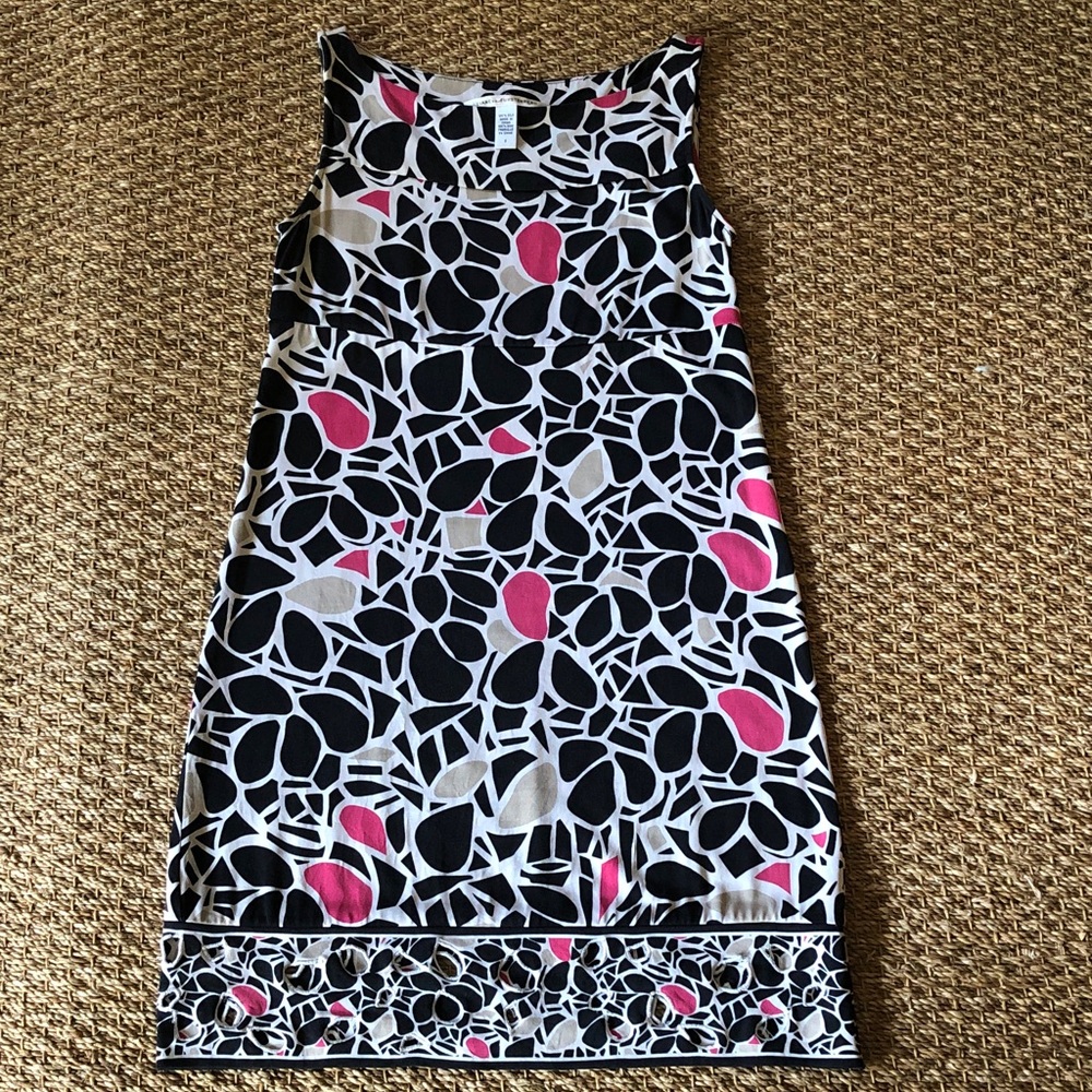 Diane Von Furstenberg Black and Pink Patterned Silk Knit Dress